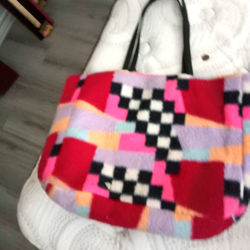 Super cut furry tote bag